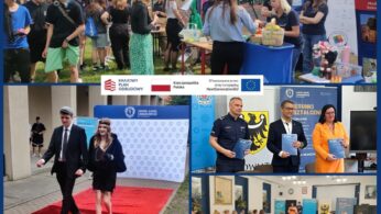 Kolaż czterech zdjęć: stoisko zewnętrzne ze studentami, stoisko wewnętrzne z napojami, dwie osoby idące po czerwonym dywanie oraz ceremonia wręczenia nagród z policją i publicznością. W centrum wyświetlane są logotypy UE, Polski i programów lokalnych.